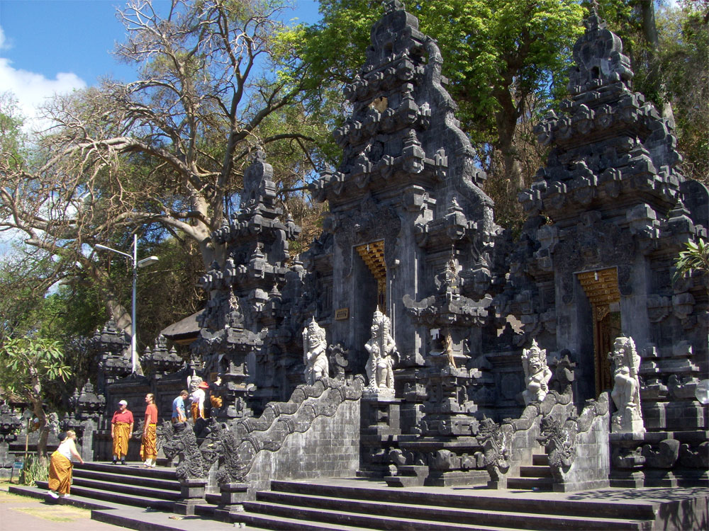 goa lawah temple